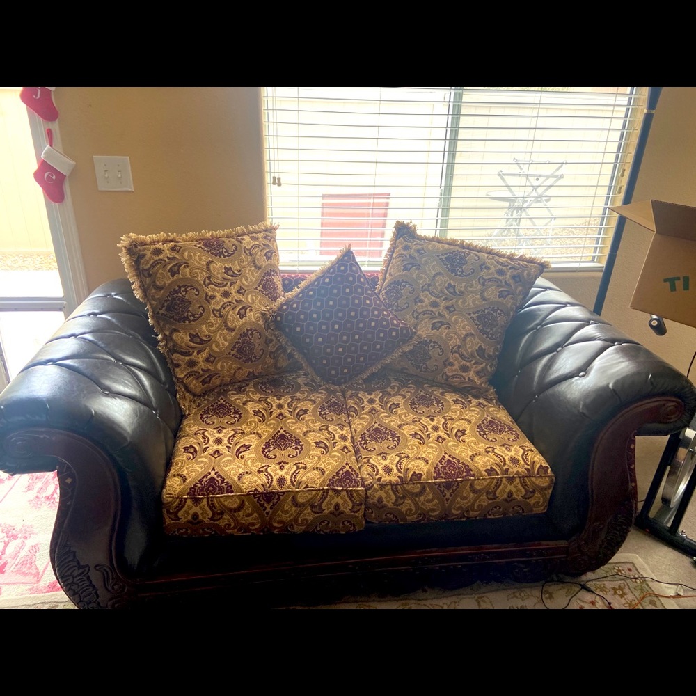 Couch - Picture 2 of 4